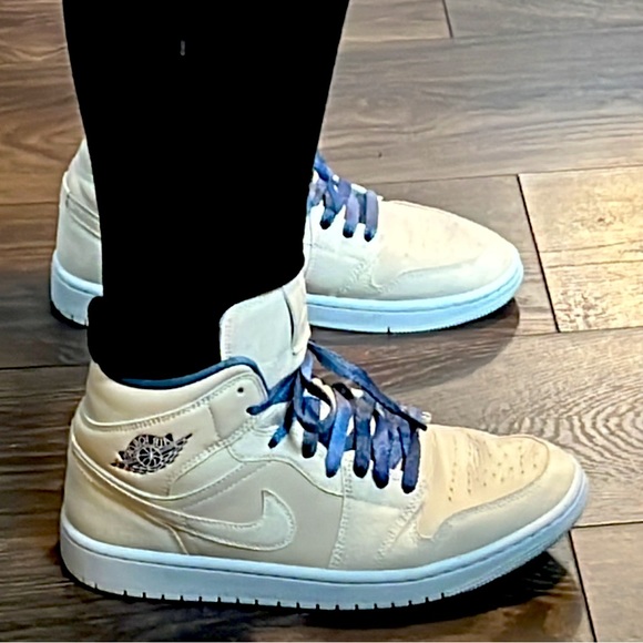 Nike Shoes - Nike Jordan